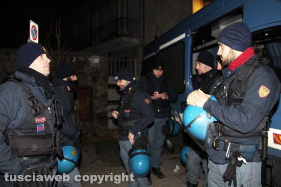 Viterbo - La Polizia in via del Signorino