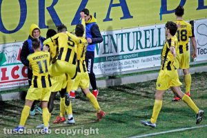 Sport - Calcio - Viterbese - L'esultanza dei gialloblù