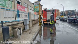 Viterbo - L'intervento dei vigili del fuoco in via Villanova