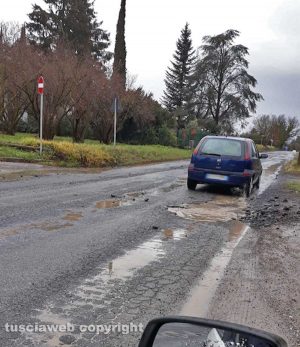 Vignanello - Buche sulla provinciale a Centignano