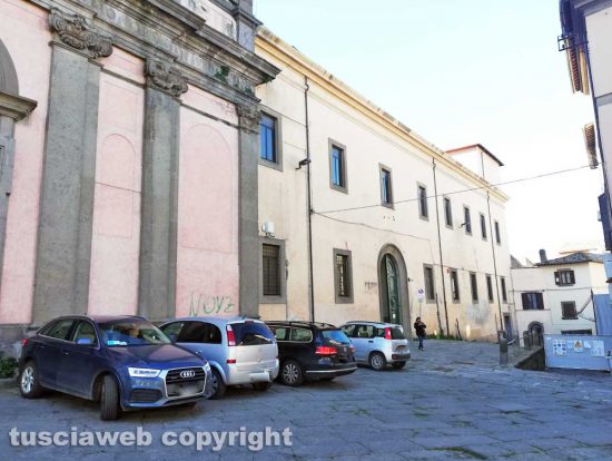 Viterbo - Parcheggio selvaggio nel centro storico