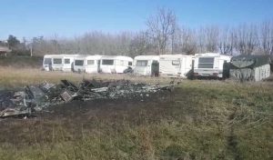 Capodimonte - Tre roulottes divorate dalle fiamme