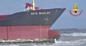 Bari - L'intervento dei vigili del fuoco 