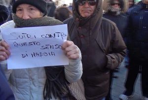 Sutri - La manifestazione contro il cambiamento del senso di marcia nel centro storico