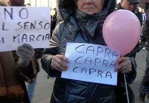 Sutri - La manifestazione contro il cambiamento del senso di marcia nel centro storico