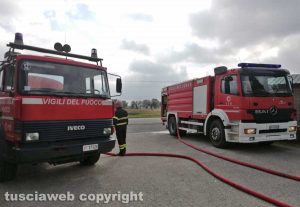 Tuscania - Vigili del fuoco in azione nel silos