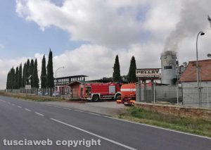 Tuscania - Vigili del fuoco in azione nel silos