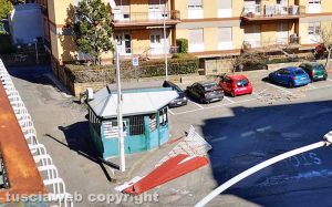 Viterbo - Tetto scoperchiato in largo Marinai d'Italia