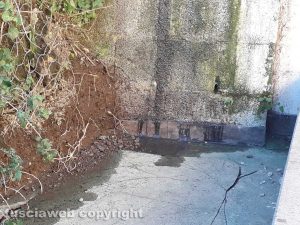 Bolsena - Le condizioni della fogna in in via della Rena
