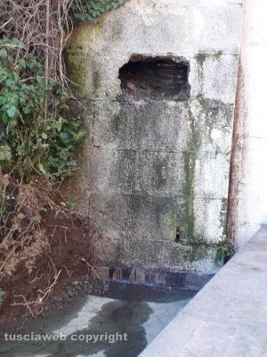 Bolsena - Le condizioni della fogna in in via della Rena