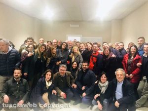Enrico Panunzi festeggia con i militanti del Pd