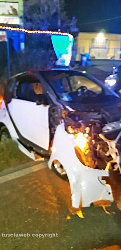 Viterbo - Incidente sulla Cassia Nord - Auto contro albero