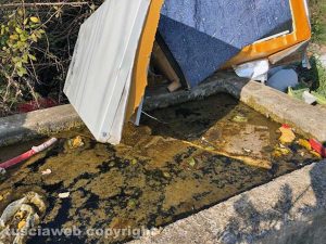 Viterbo - Strada Freddano - Fontana usata come discarica