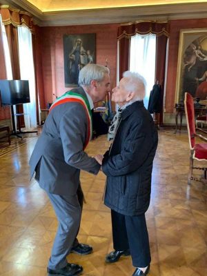 Viterbo - Giovanna Sapio festeggia 103 anni col sindaco Arena
