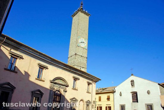 Viterbo - La torre dell'orologio di piazza del comune