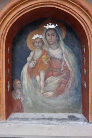 Viterbo - L'edicola nel retro della chiesa di San Marco