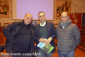 Tarquinia - Da sinistra monsignor Rinaldo Copponi, il restauratore Davide Rigaglia e il presidente dell'Associazione devoti Madonna di Valverde Renzo Viscarelli