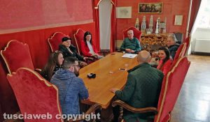 Viterbo - Comune - L'incontro di Arena e Mancini con i commercianti di via La Fontaine