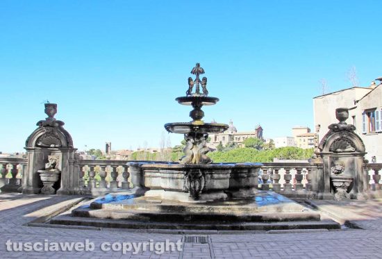 Viterbo - La fontana di piazza del Comune
