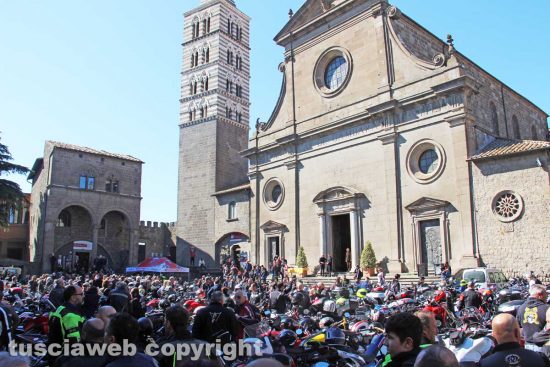 Viterbo - La motobenedizione in piazza San Lorenzo