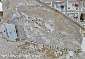 Montefiascone - Il degrado al cimitero