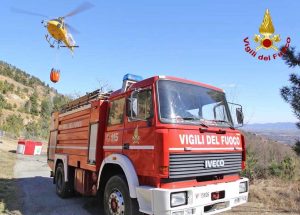 Torino - L'emergenza incendi - L'intervento dei vigili del fuoco