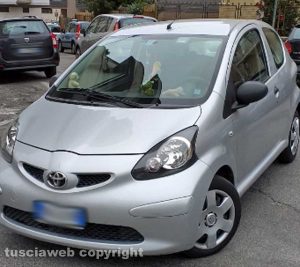 Viterbo - Parcheggio selvaggio all'incrocio di via Brenta