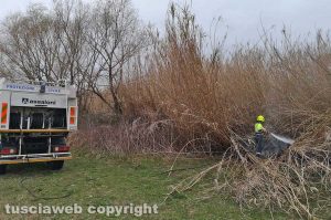 Montefiascone - Il canneto in fiamme - L'intervento dell'Asvom