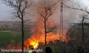 Orte - Incendio sulla ferrovia
