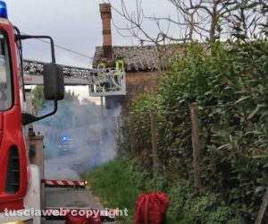 Capodimonte - Incendio alla chiesa S. Agapito