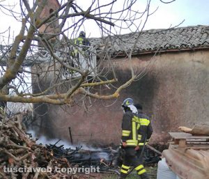 Capodimonte - Incendio alla chiesa S. Agapito