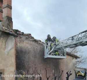 Capodimonte - Incendio alla chiesa S. Agapito