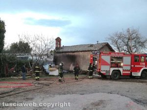 Capodimonte - Incendio alla chiesa S. Agapito