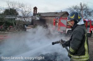 Capodimonte - Incendio alla chiesa S. Agapito