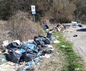 Viterbo - Poggio Nibbio - Rifiuti vicino al fontanile di Fiescoli