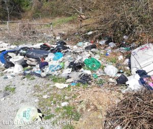 Viterbo - Poggio Nibbio - Rifiuti vicino al fontanile di Fiescoli