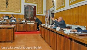 Montefiascone - Il consiglio comunale - Bagarre tra Sandro Leonardi e l'opposizione