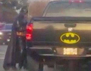 Canada - L'uomo travestito da Batman sulla scena di un crimine
