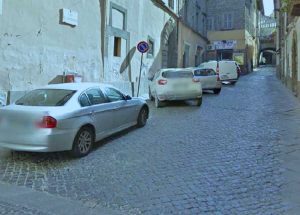 Viterbo - Auto in divieto di sosta in centro