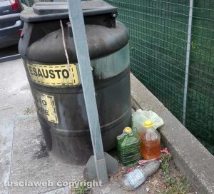 Bagnaia sporca e abbandonata
