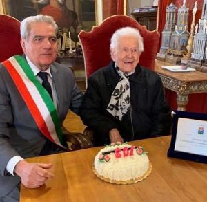 Viterbo - Giovanna Sapio festeggia 103 anni col sindaco Arena