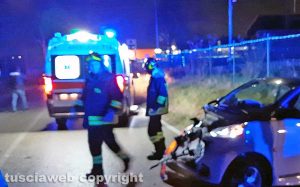 Viterbo - Incidente sulla Cassia Nord - Auto contro albero