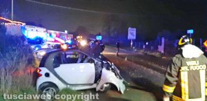 Viterbo - Incidente sulla Cassia Nord - Auto contro albero