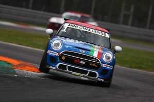 Esordio vincente di Gustavo Sandrucci al Mini Challenge 