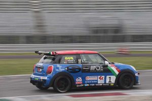 Esordio vincente di Gustavo Sandrucci al Mini Challenge 
