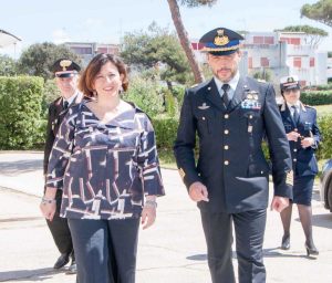 Santa Marinella - La ministra Trenta con il colonnello Gino Bartoli