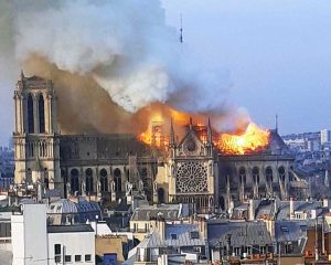 Parigi - Incendio a Notre Dame