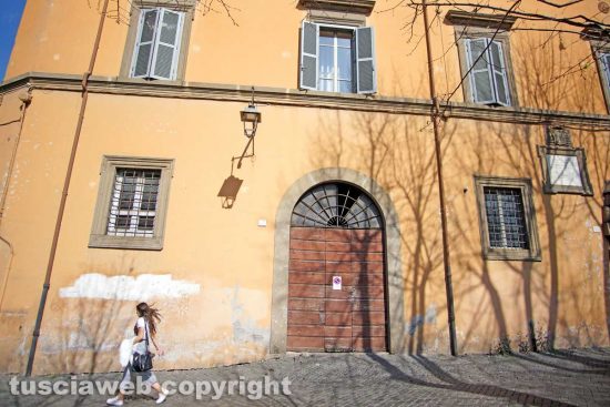 Viterbo - La facciata del palazzo del cardinal La Fontaine