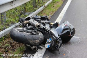 Cimina - Scontro auto-moto, muore centauro