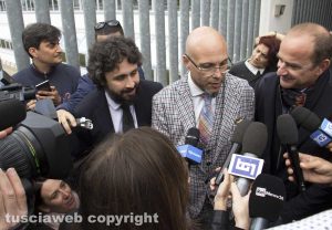 Gli avvocati Domenico Goriziglia, Valerio Mazzatosta e Giovanni Labate all’uscita dal tribunale di Viterbo